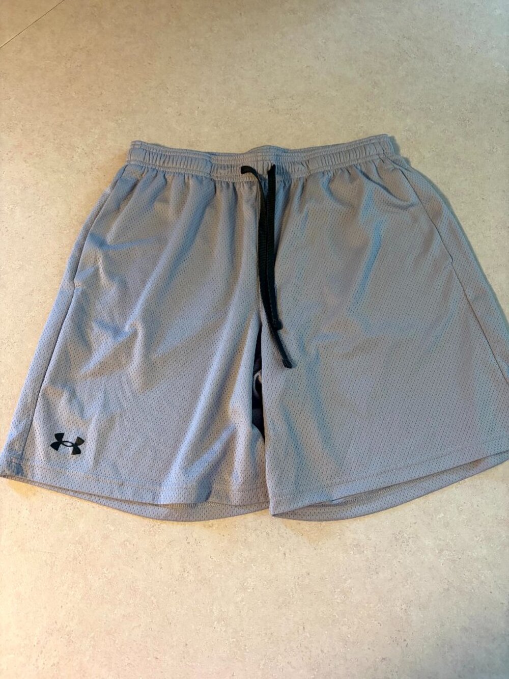 Under Armour Men's Athletic shorts size large Light Grey Mesh